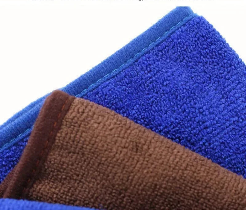 Close-up of a blue and brown towel with text about edge suture tightness.